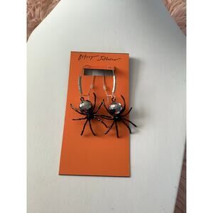 New with tag 🏷️ betsey Johnson earrings Halloween spider 🕷️